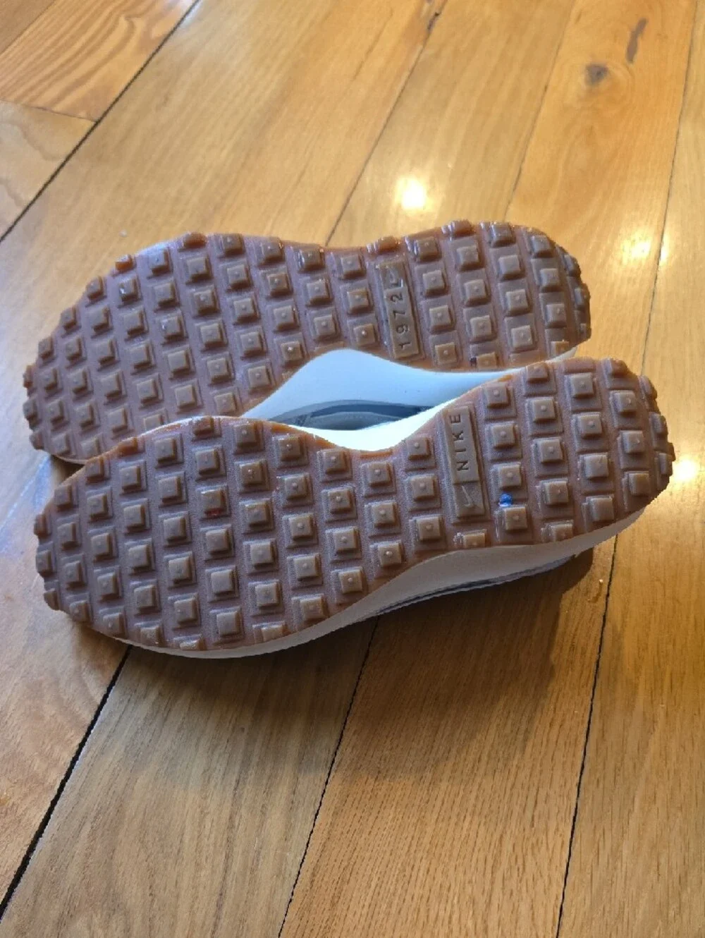 Nike Women’s Waffle Debut Pale Green Sneakers Size 9.5